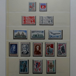 Collection timbres de France 1965-1974 neufs** en album Lindner.