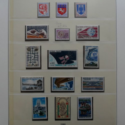 Collection timbres de France 1965-1974 neufs** en album Lindner.