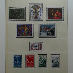 Collection timbres de France 1965-1974 neufs** en album Lindner.