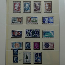 Collection timbres de France 1965-1974 neufs** en album Lindner.