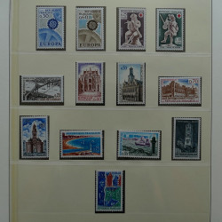 Collection timbres de France 1965-1974 neufs** en album Lindner.