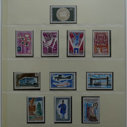 Collection timbres de France 1965-1974 neufs** en album Lindner.