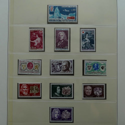 Collection timbres de France 1965-1974 neufs** en album Lindner.