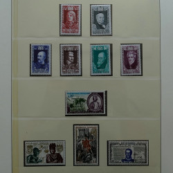 Collection timbres de France 1965-1974 neufs** en album Lindner.