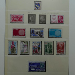 Collection timbres de France 1965-1974 neufs** en album Lindner.