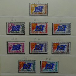 Collection timbres de France 1965-1974 neufs** en album Lindner.