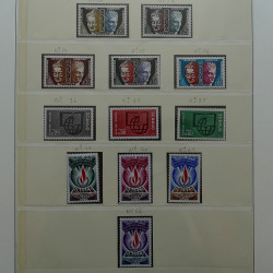 Collection timbres de France 1965-1974 neufs** en album Lindner.