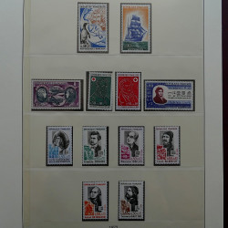 Collection timbres de France 1965-1974 neufs** en album Lindner.