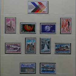 Collection timbres de France 1965-1974 neufs** en album Lindner.