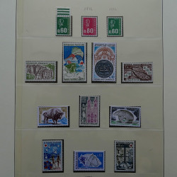 Collection timbres de France 1965-1974 neufs** en album Lindner.