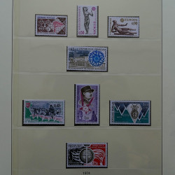 Collection timbres de France 1965-1974 neufs** en album Lindner.