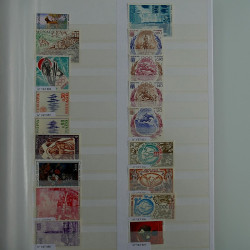 Stock de timbres de Monaco 1885-2010 en 3 classeurs.