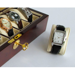 Coffret en bois laqué pour 12 montres de collection.