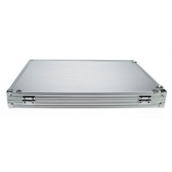 Vitrine en aluminium avec 6 cases pour objets de collection.