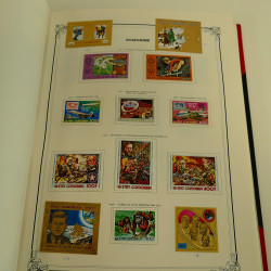 Collection timbres de Comores et Sénégal neufs et oblitérés en album.