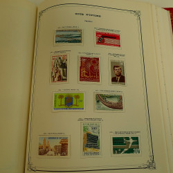 Collection timbres de Cote d'Ivoire et Djibouti neufs et oblitérés en album.