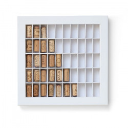 Vitrine en carton pour 50 bouchons de vin.