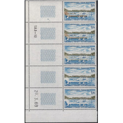 Trinité sur mer timbre N°1585 variété Mole central blanc dans une bande de 5 neuf**.