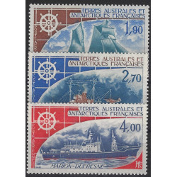 T.A.A.F. Bateaux timbres poste aérienne N°44-46 série neuf**.