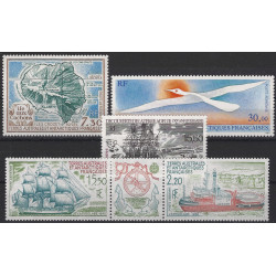 T.A.A.F. timbres poste aérienne N°110-114 série neuf**.