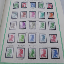 Collection timbres de France 1977-1999 neufs complet en album.