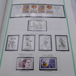 Collection timbres de France 1977-1999 neufs complet en album.