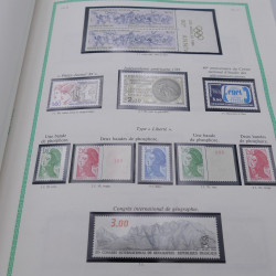 Collection timbres de France 1977-1999 neufs complet en album.