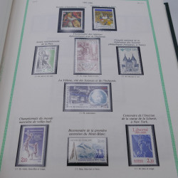 Collection timbres de France 1977-1999 neufs complet en album.