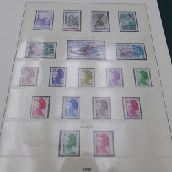 Collection timbres de France 1982-1988 neuf** complet en album.