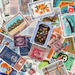 Qatar 100 timbres de collection tous différents.
