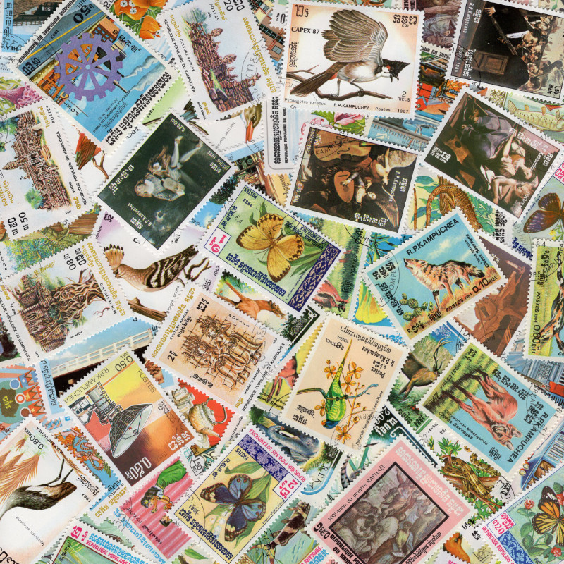 Kampuchéa 100 timbres de collection tous différents.