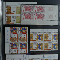 Collection timbres du monde neufs** et oblitérés.