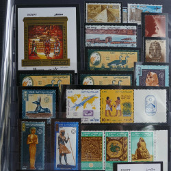 Collection timbres du monde neufs** et oblitérés.