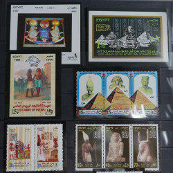 Collection timbres du monde neufs** et oblitérés.