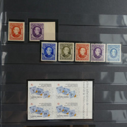 Collection timbres du monde neufs** et oblitérés.