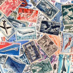 25 timbres poste aérienne de France tous différents.