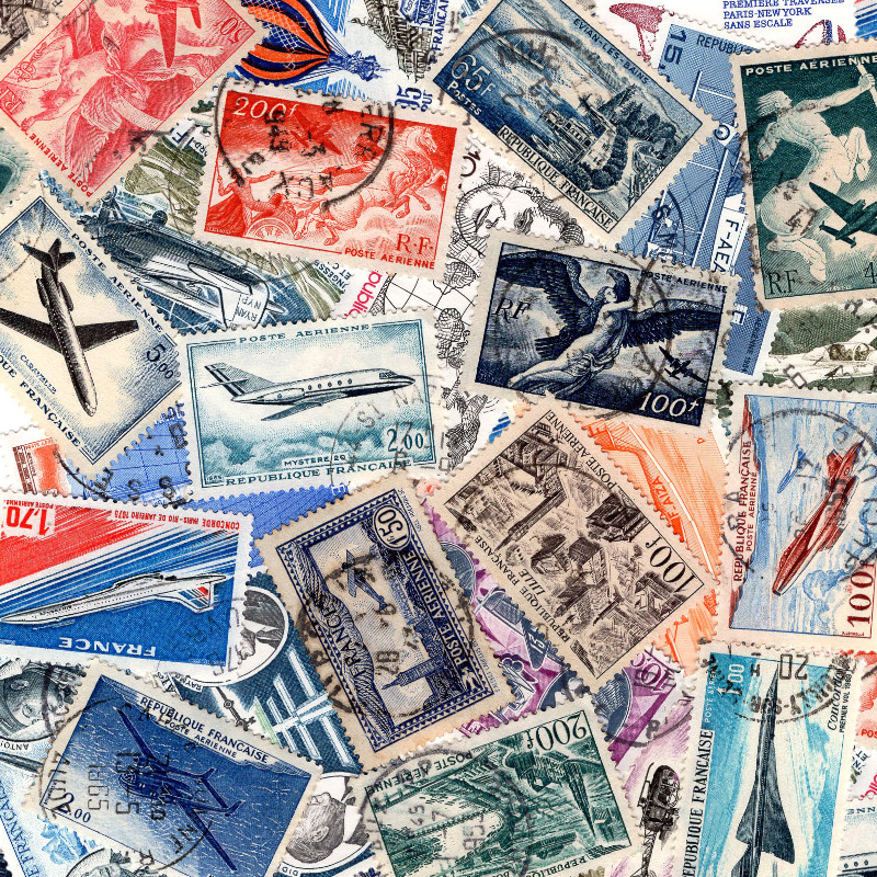 25 timbres poste aérienne de France tous différents.