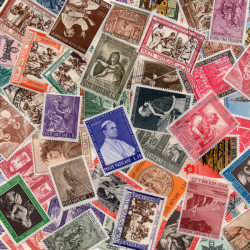 Vatican timbres de collection tous différents.