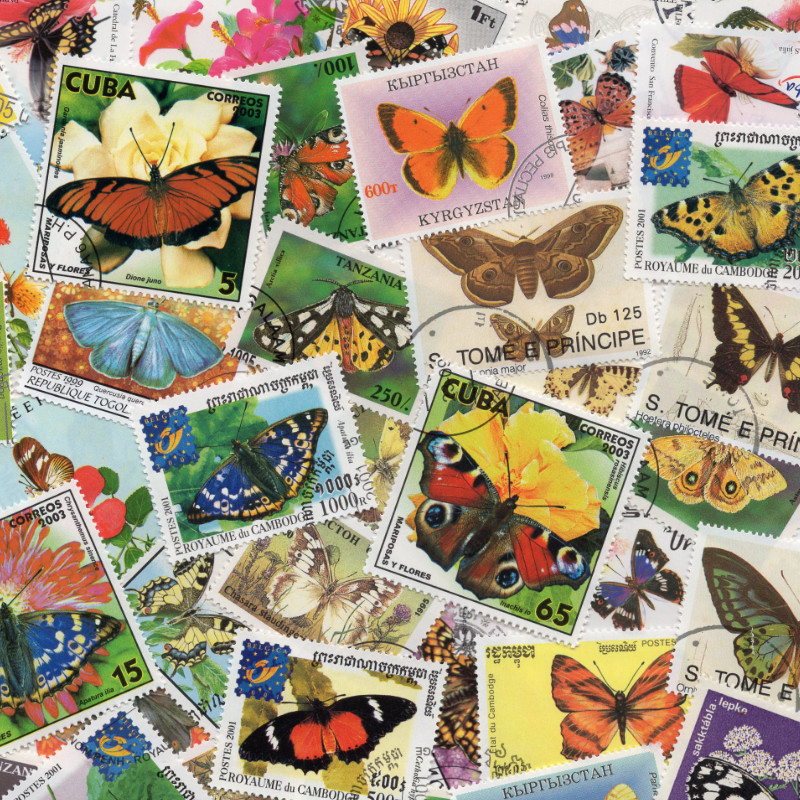 Papillons 50 timbres thématiques grands formats tous différents.