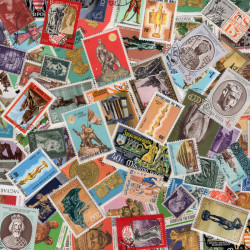 Sculptures timbres thématiques tous différents.