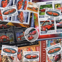 Voitures Ferrari 25 timbres thématiques tous différents.