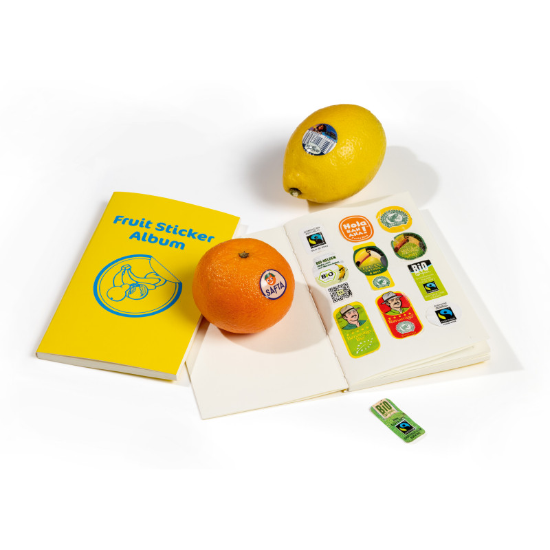 Album de poche pour collectionner les vignettes de fruits.