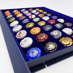 Coffret prestige pour présentation en relief 50 capsules de champagne.