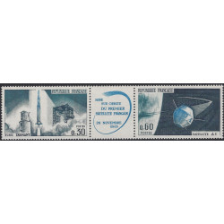 Lancement de premier satellite national timbres de France N°1465A triptyque neuf**.