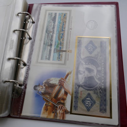 Collection timbres et billets du monde en 5 albums.