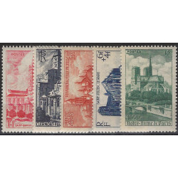 Cathédrales et Basiliques timbres de France N°772-776 série neuf**.