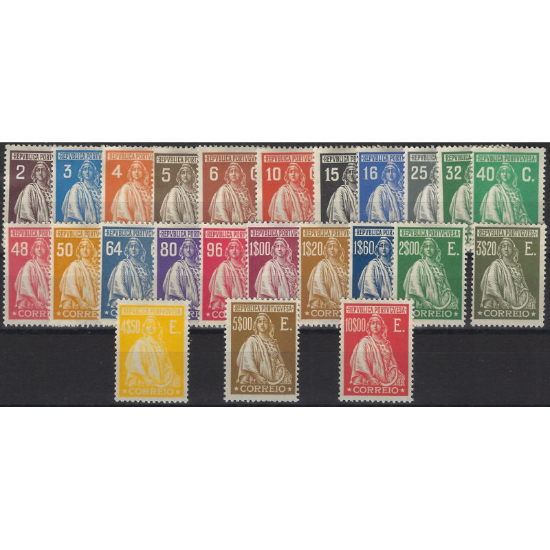 Portugal Cérès timbres poste N°414-437 série neuf*.