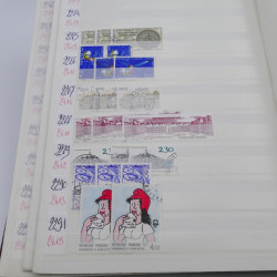 Stock de timbres de France oblitérés du n°1600 au n°3748 en 4 albums.