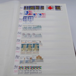 Stock de timbres de France oblitérés du n°1600 au n°3748 en 4 albums.