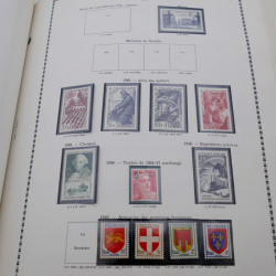 Vrac philatélique de timbres de France et monde en un carton.